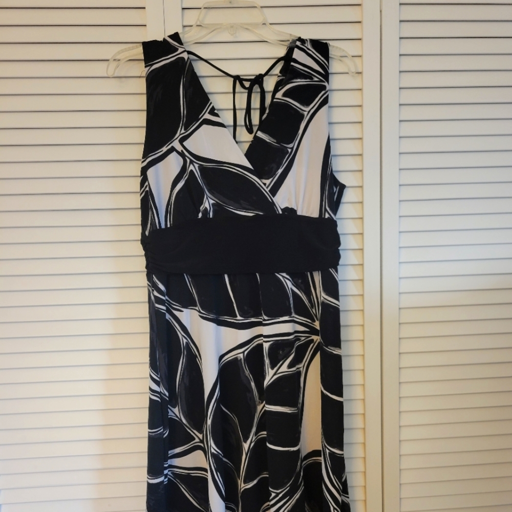White House Black Market Tropical Leaf Dress
